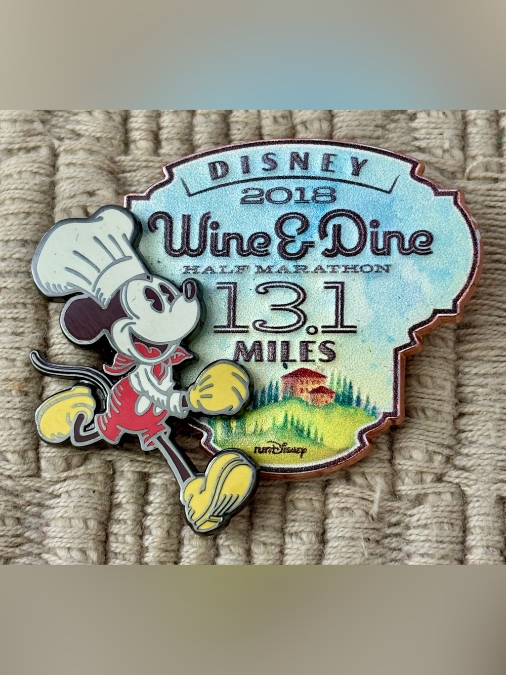 DISNEY 2018 Limited Release Chef Mickey Wine & Dine 1/2 Marathon Pin